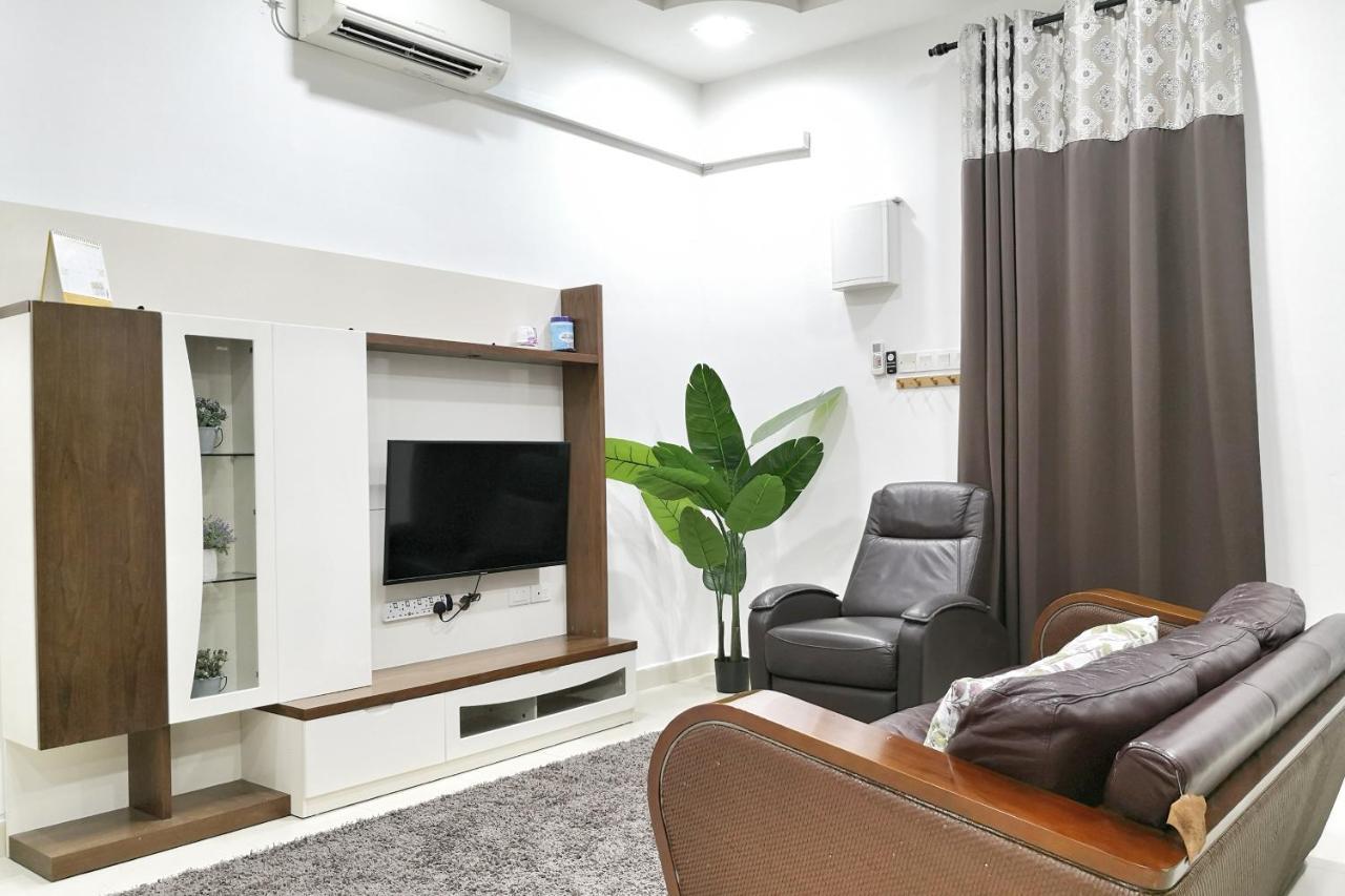 Teratak Persona Homestay. 4 Rooms Double Storey Terrace In Kuantan City. Экстерьер фото