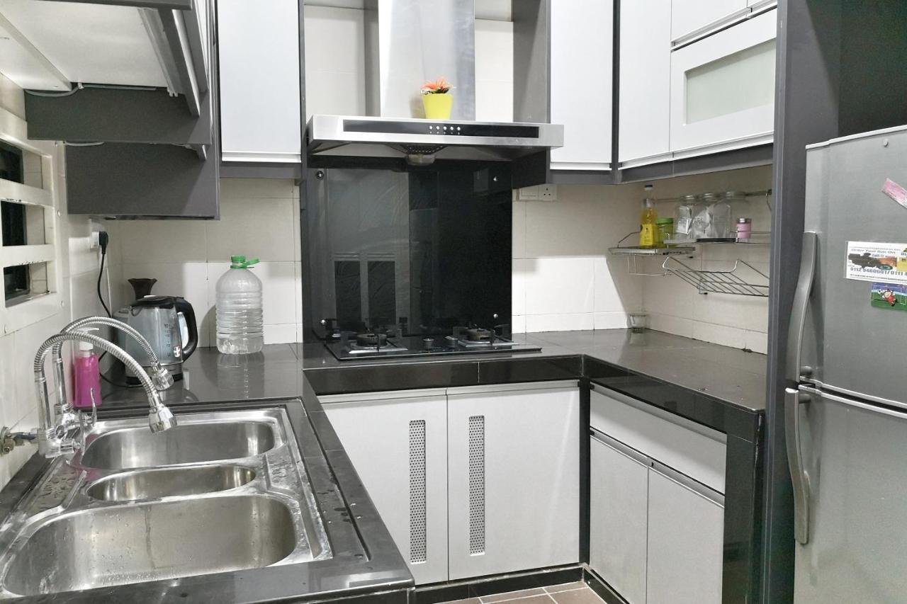 Teratak Persona Homestay. 4 Rooms Double Storey Terrace In Kuantan City. Экстерьер фото
