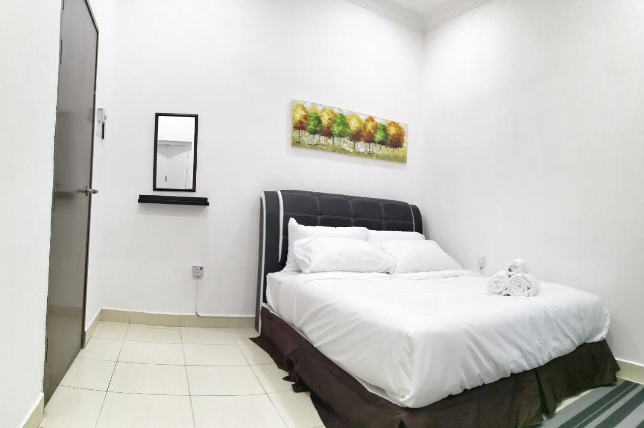Teratak Persona Homestay. 4 Rooms Double Storey Terrace In Kuantan City. Экстерьер фото