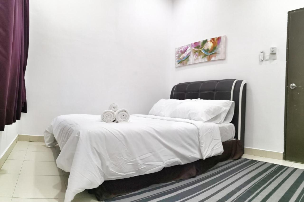 Teratak Persona Homestay. 4 Rooms Double Storey Terrace In Kuantan City. Экстерьер фото